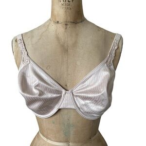 Olga striped underwire bra cream with lace detail size 36D 35074 full coverage
